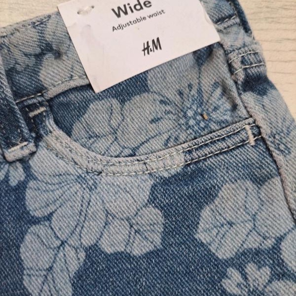 Black ItemFloral jeans